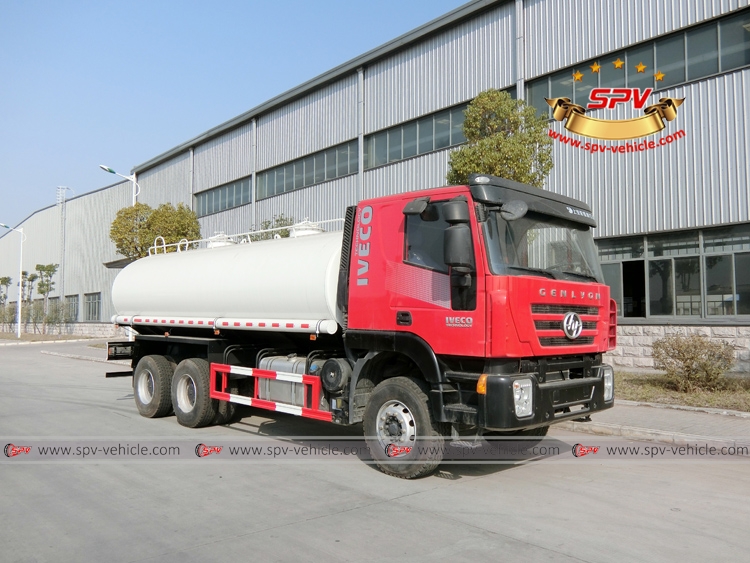 Front Right View: Water Bowser 20,000 liters IVECO Red